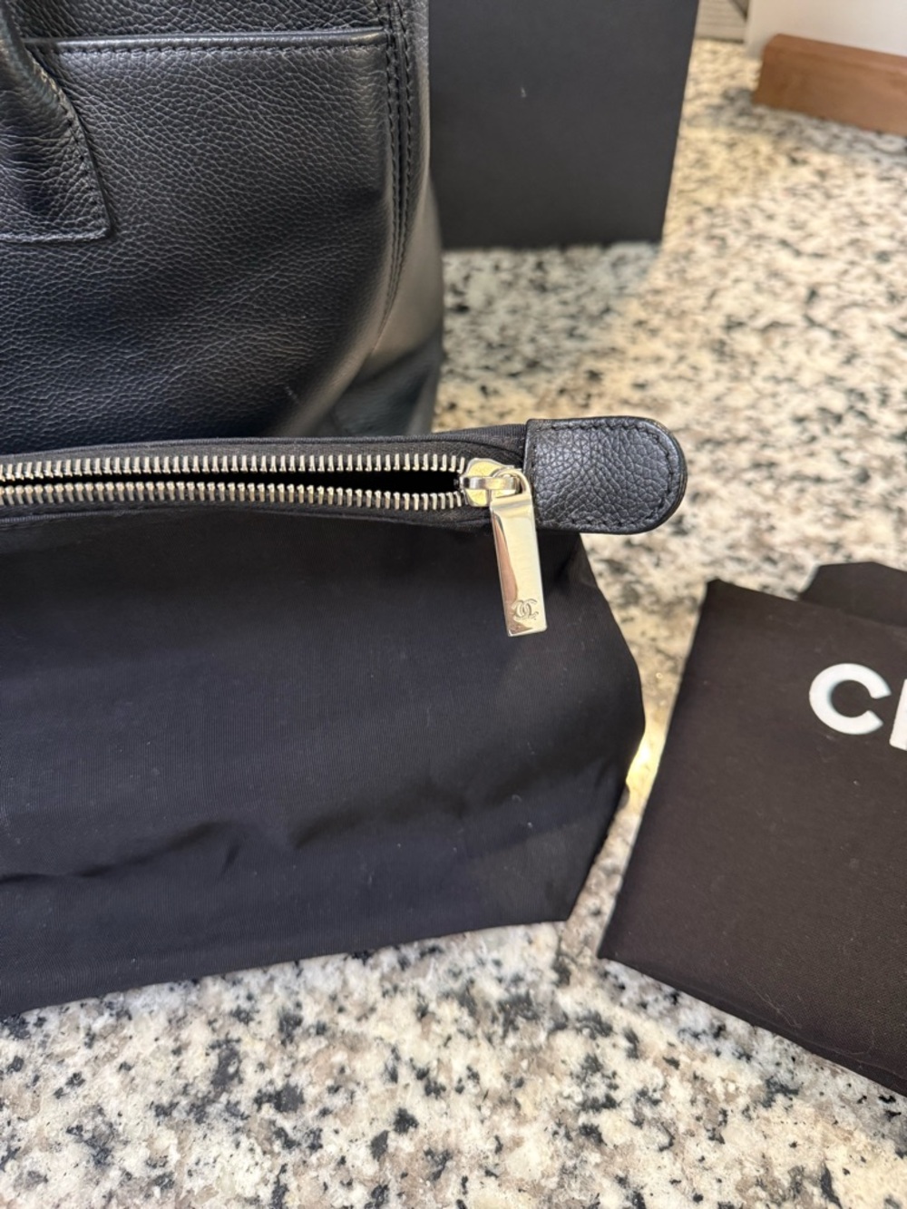 CHANEL Medium Executive Cerf Tote shopper caviar leather - Picture 8 of 16